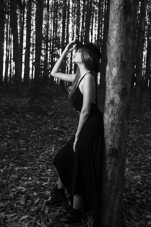 Free  Woman Wearing Dress Leaning on the Tree Stock Photo
