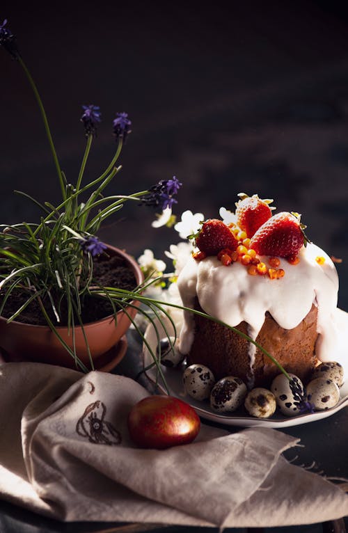 Immagine gratuita di kulich, tiro verticale, torta di pasqua