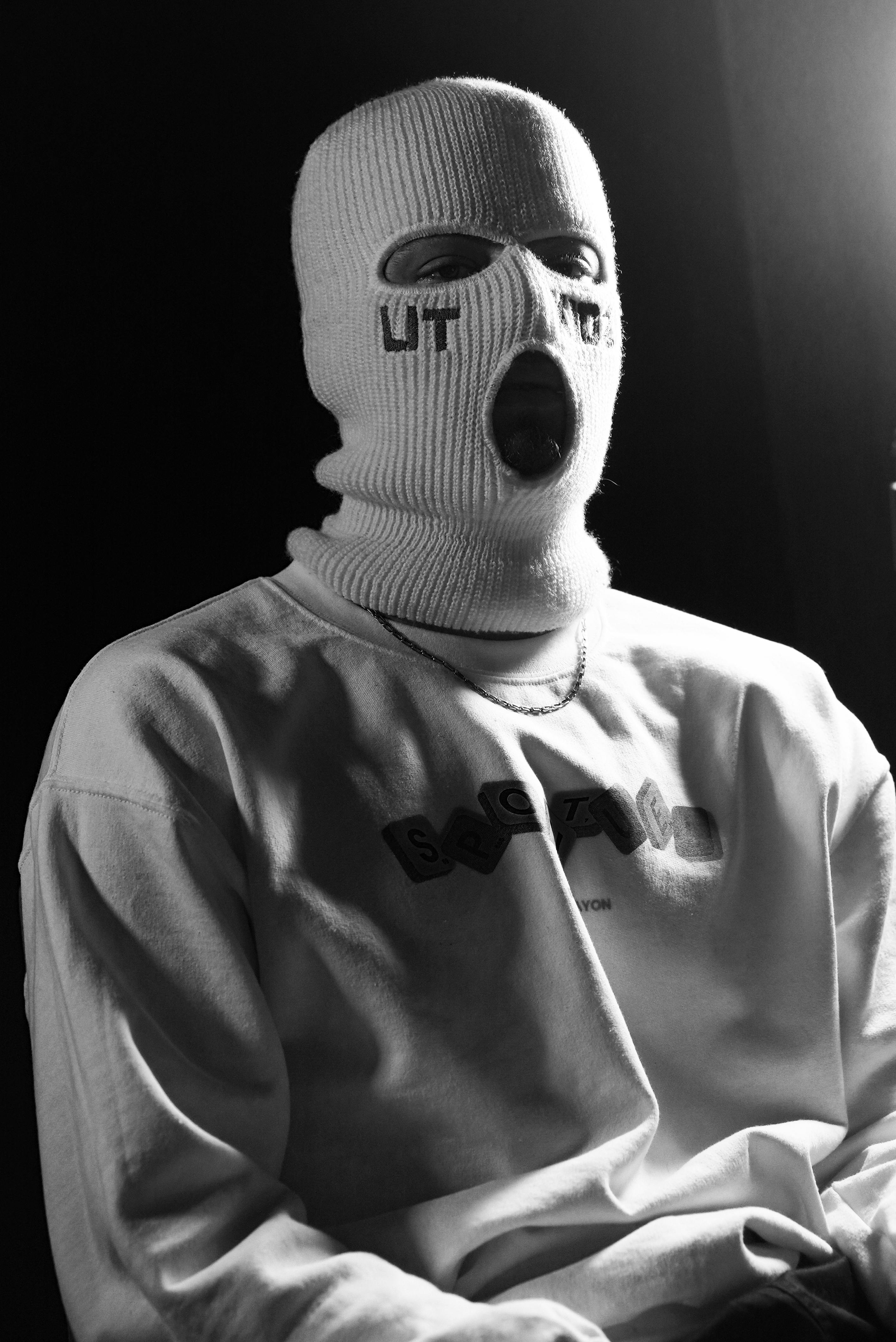 Foto de stock gratuita sobre anónimo, escala de grises, máscara, fotos de  personas, tiro vertical