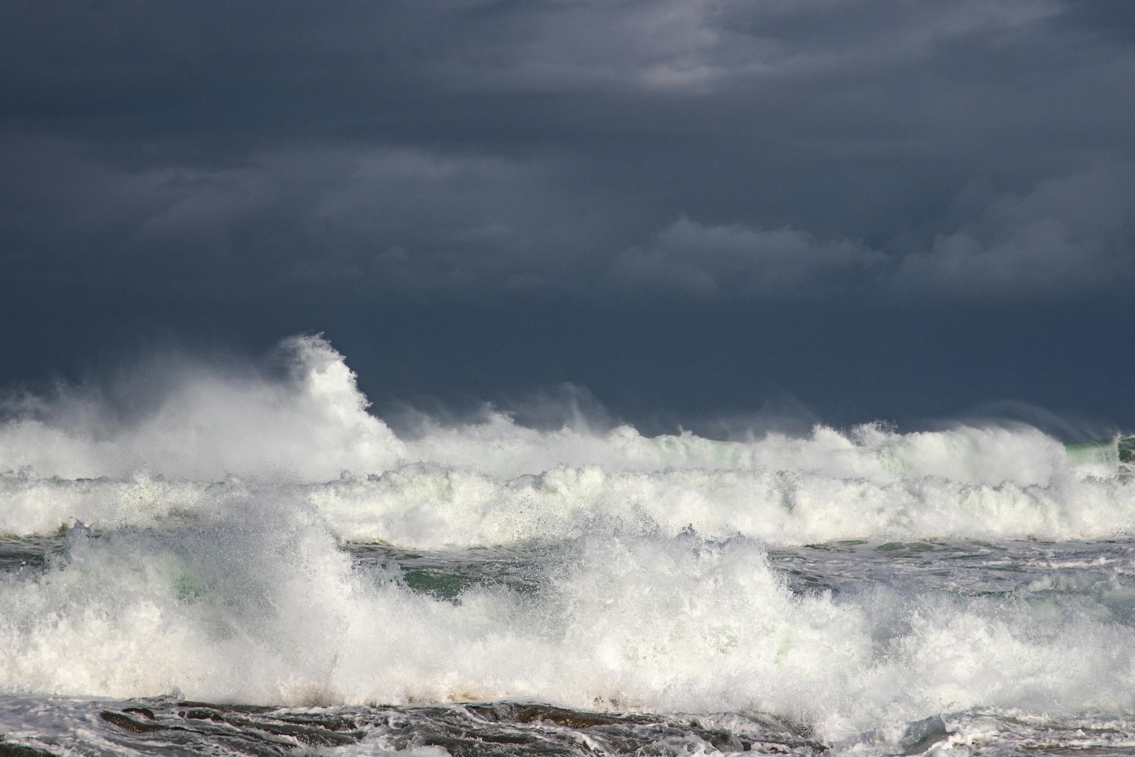 Ocean Waves Under Blue Sky · Free Stock Photo