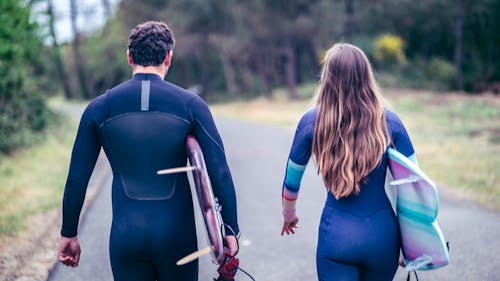 Fotobanka s bezplatnými fotkami na tému surf, surfovanie, surfovanie dievča