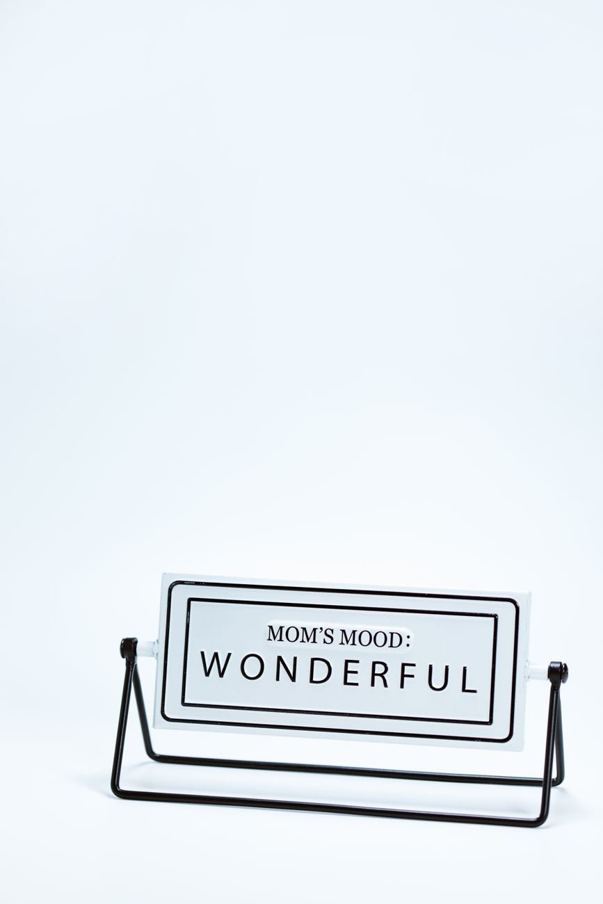 Close-up of a table sign with 'Mom's Mood: Wonderful' on a white background.