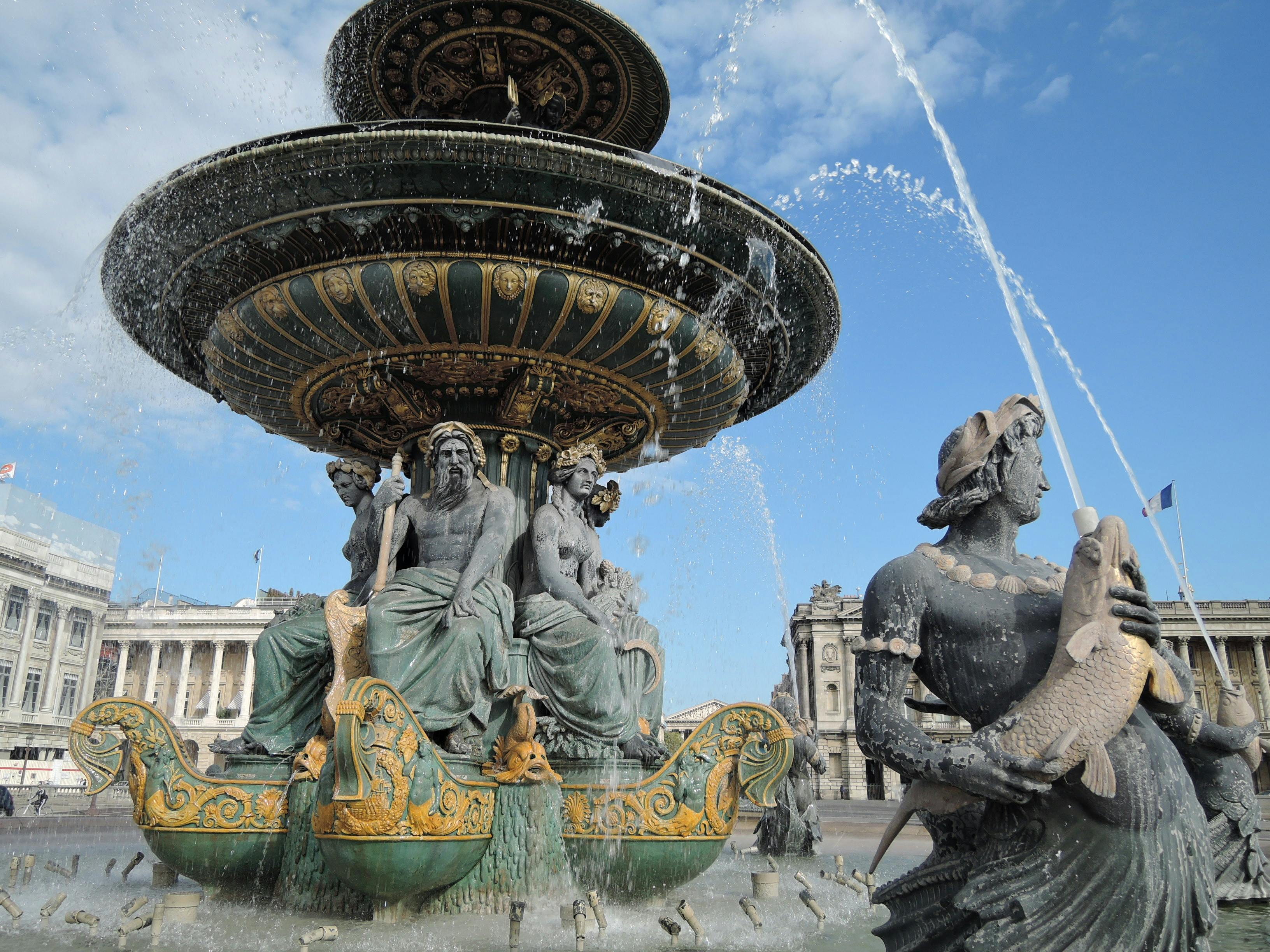 gray concrete fountain