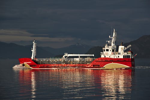 Free Red and White Ship  Stock Photo