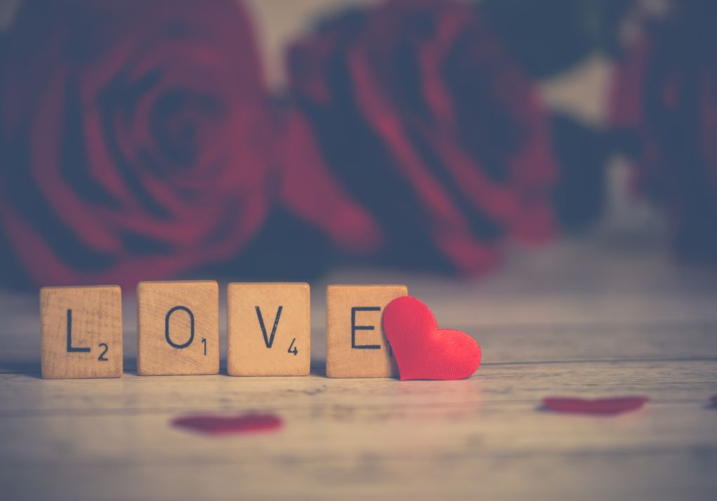 Online dating: starting a conversation on a niche platform