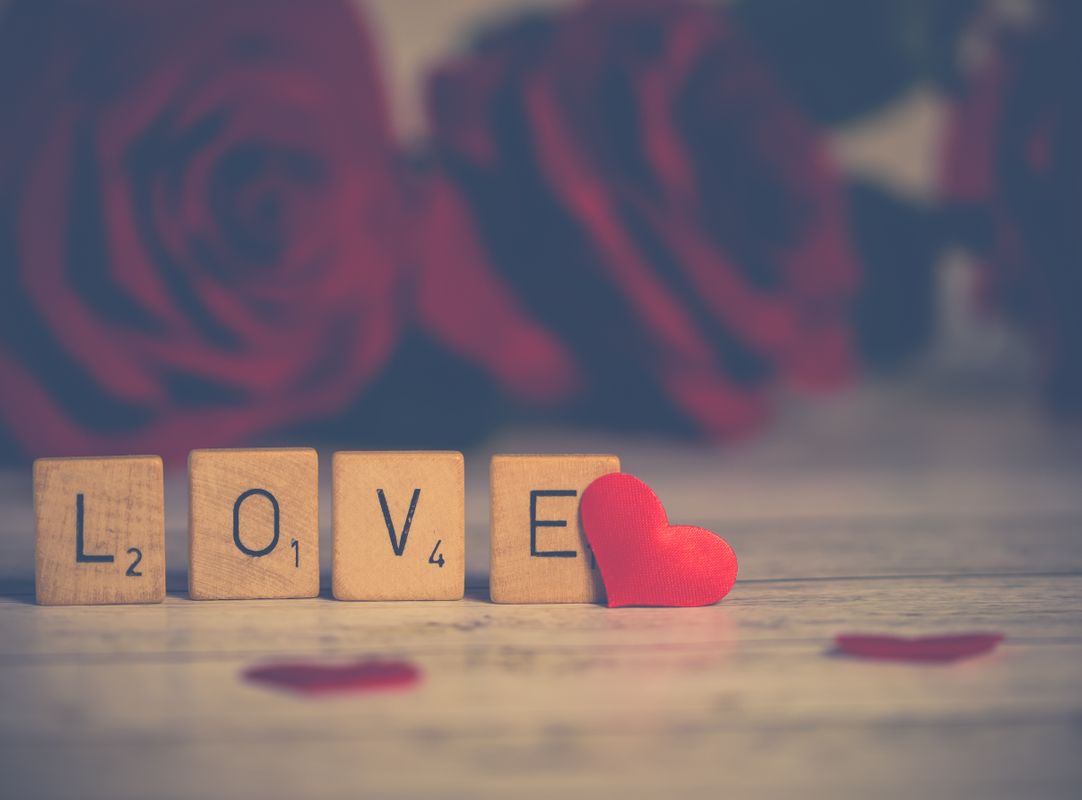 Online dating: starting a conversation on a niche platform