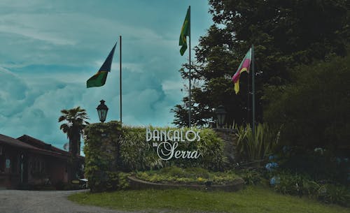 Bangalos Serra Beside Three Flags
