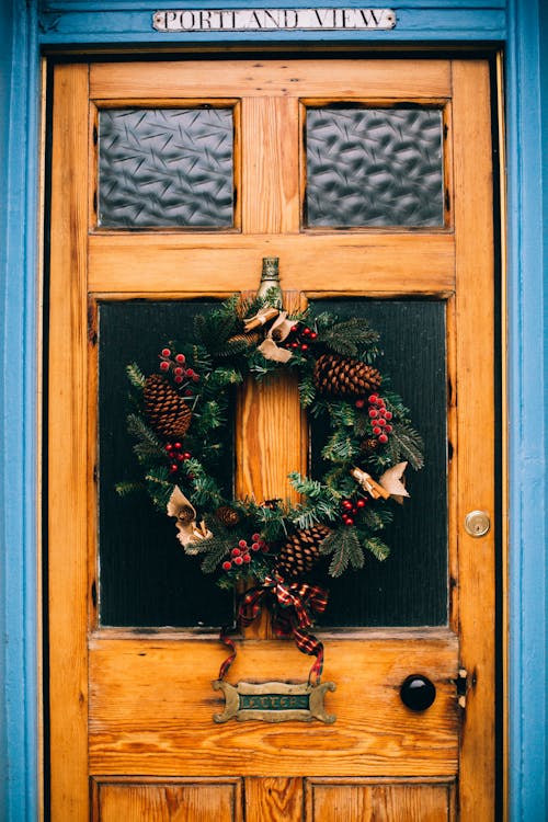Free Brown Wooden Door With Pine Cone Wreath Stock Photo