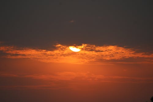 Безкоштовне стокове фото на тему «skyscape, Захід сонця, золота година»