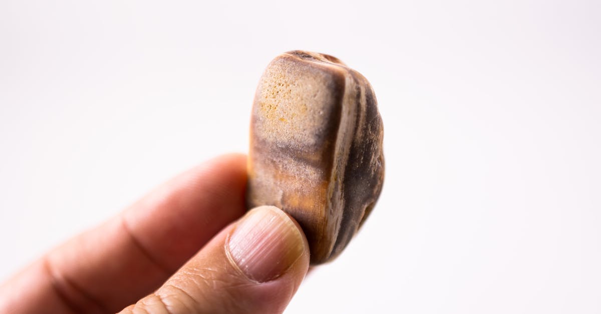 How to shape nails natural