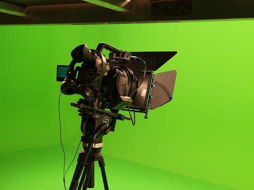 Безкоштовне стокове фото на тему «відеокамера, зелений екран, студія»