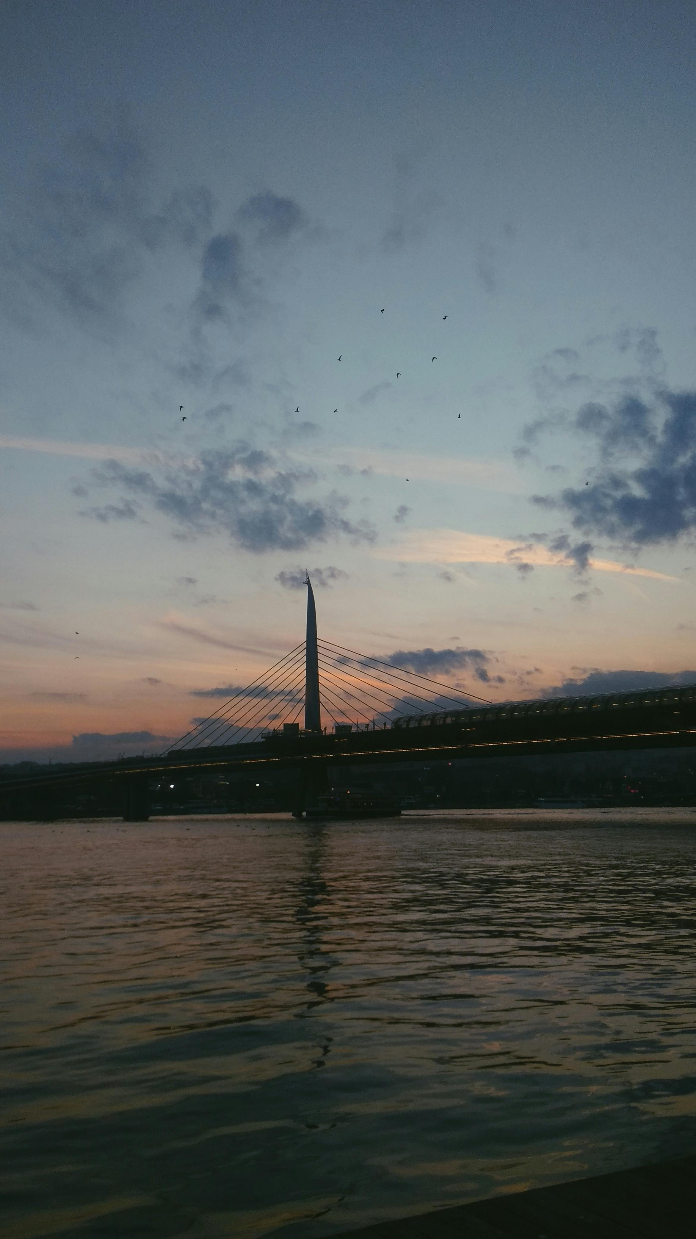Gratuit L'eau De Mer Sous Le Ciel Crépusculaire Photos