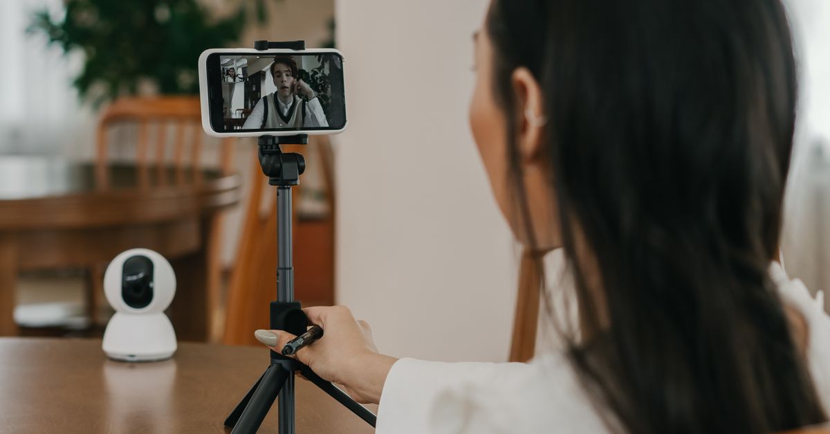 Why Your New Webcam Looks Terrible (And What Actually Works for Professional Video Calls)