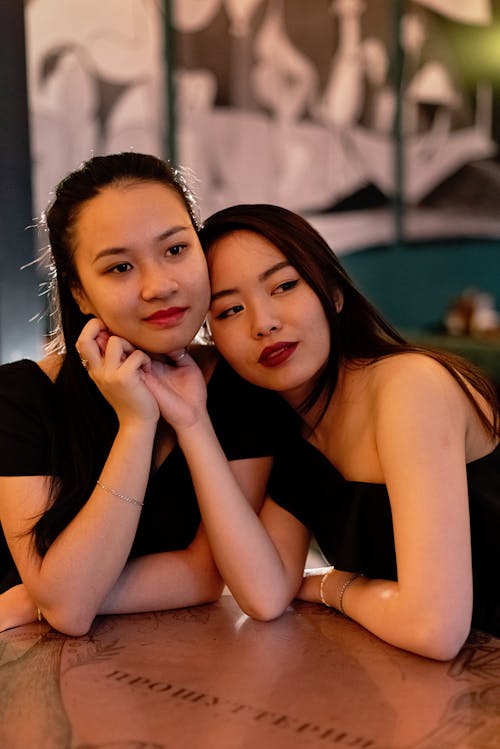 Gratis lagerfoto af asiatiske kvinder, daddel, forhold