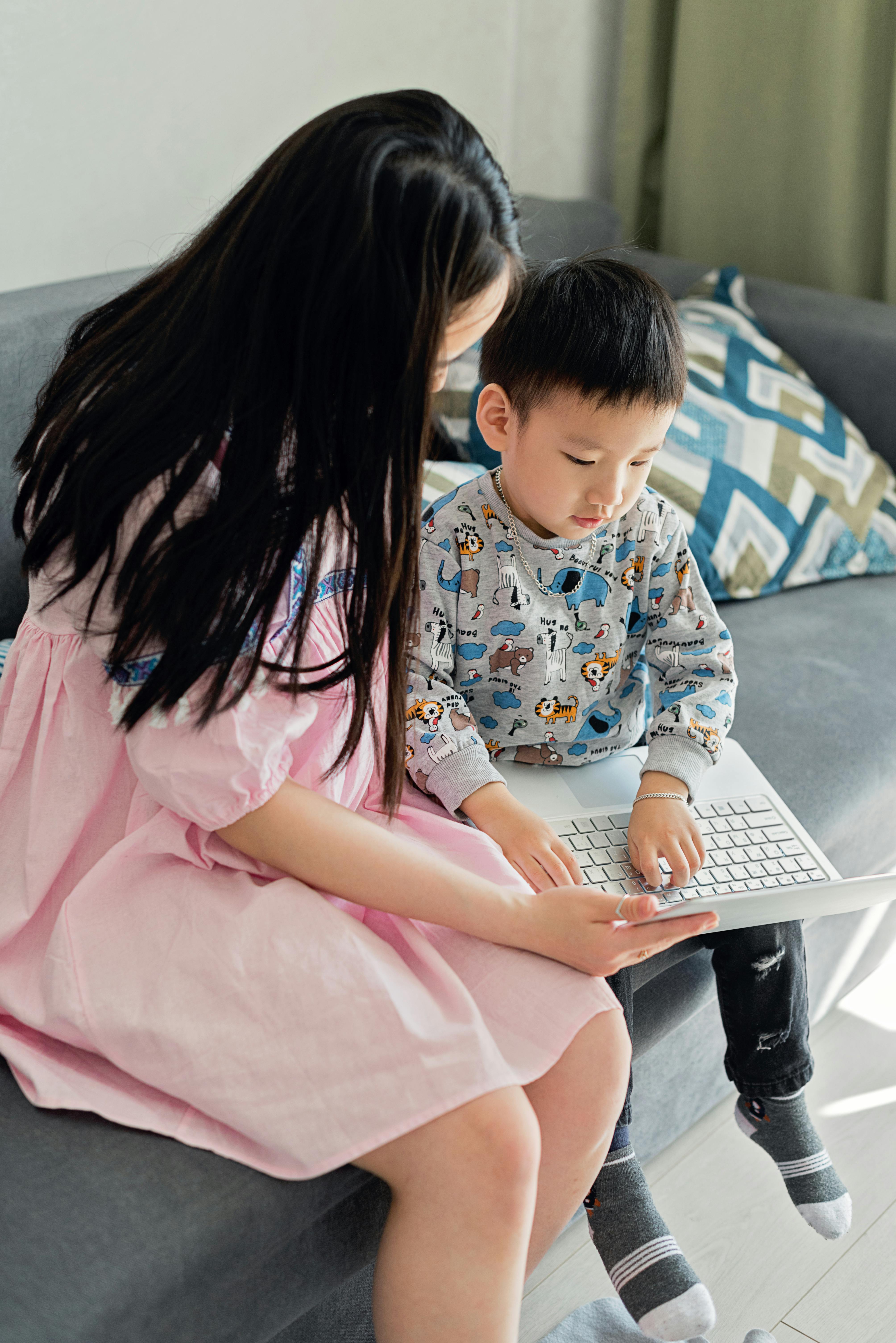 mother teach how to use laptop