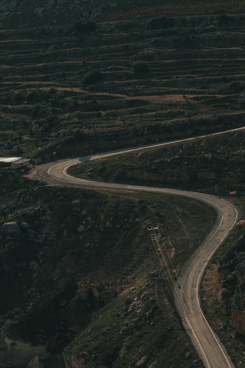 Foto d'estoc gratuïta de carretera, foto des d'un dron, fotografia aèria