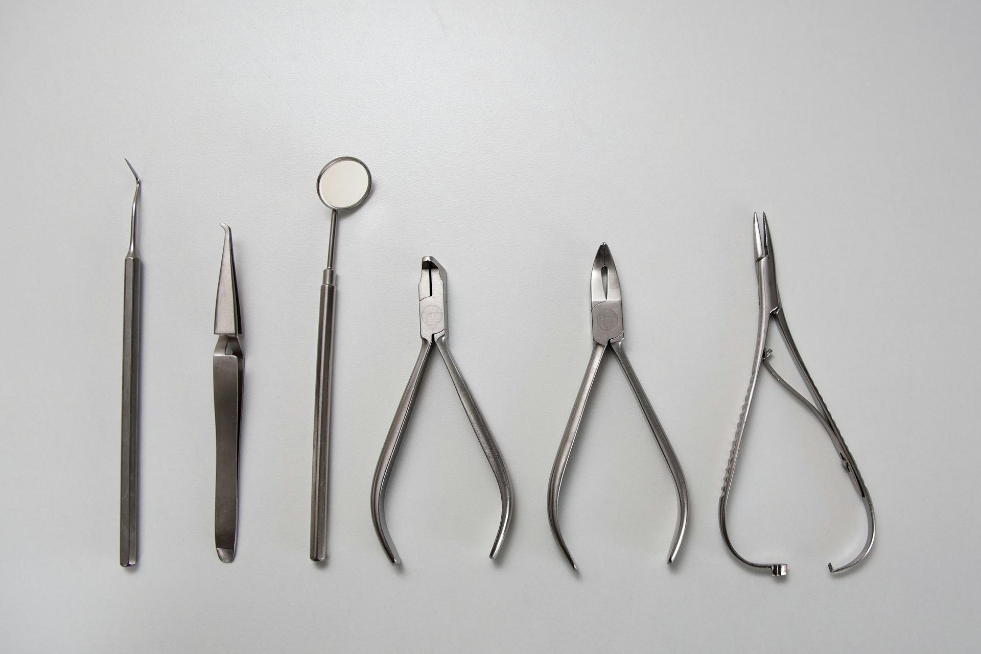 Metal dentist instruments for treatment and inspection