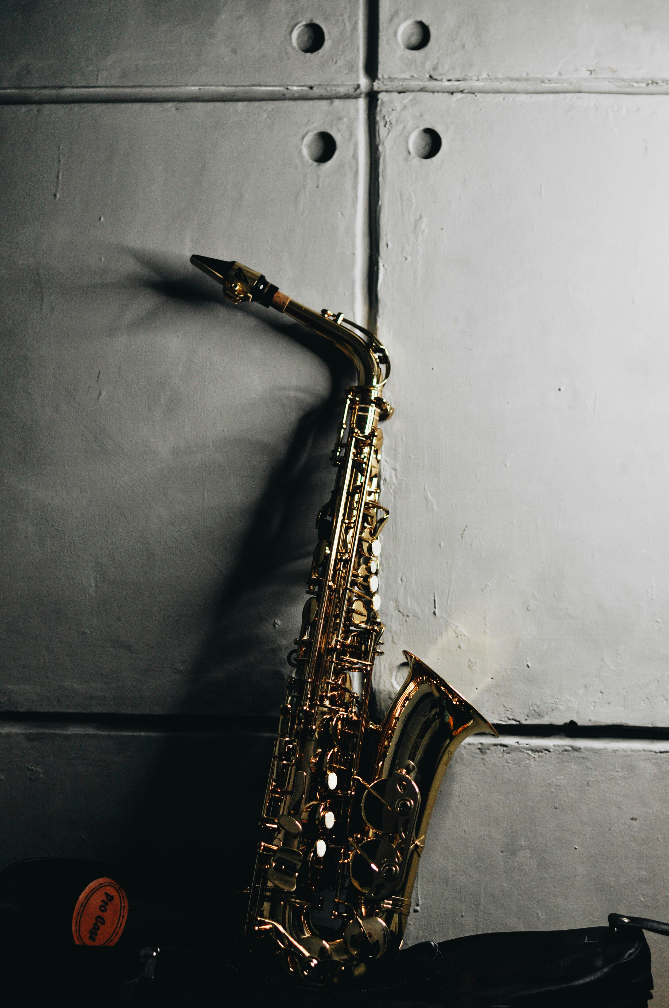 Saxophone Wallpaper Images - Free Download on Freepik