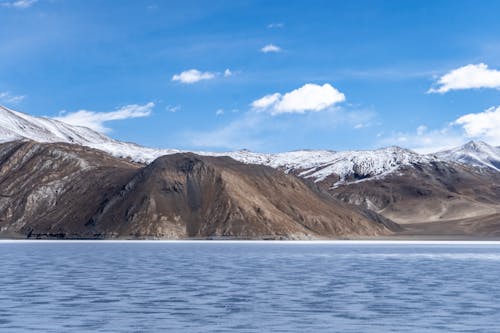 dağlar, deniz, Hindistan içeren Ücretsiz stok fotoğraf