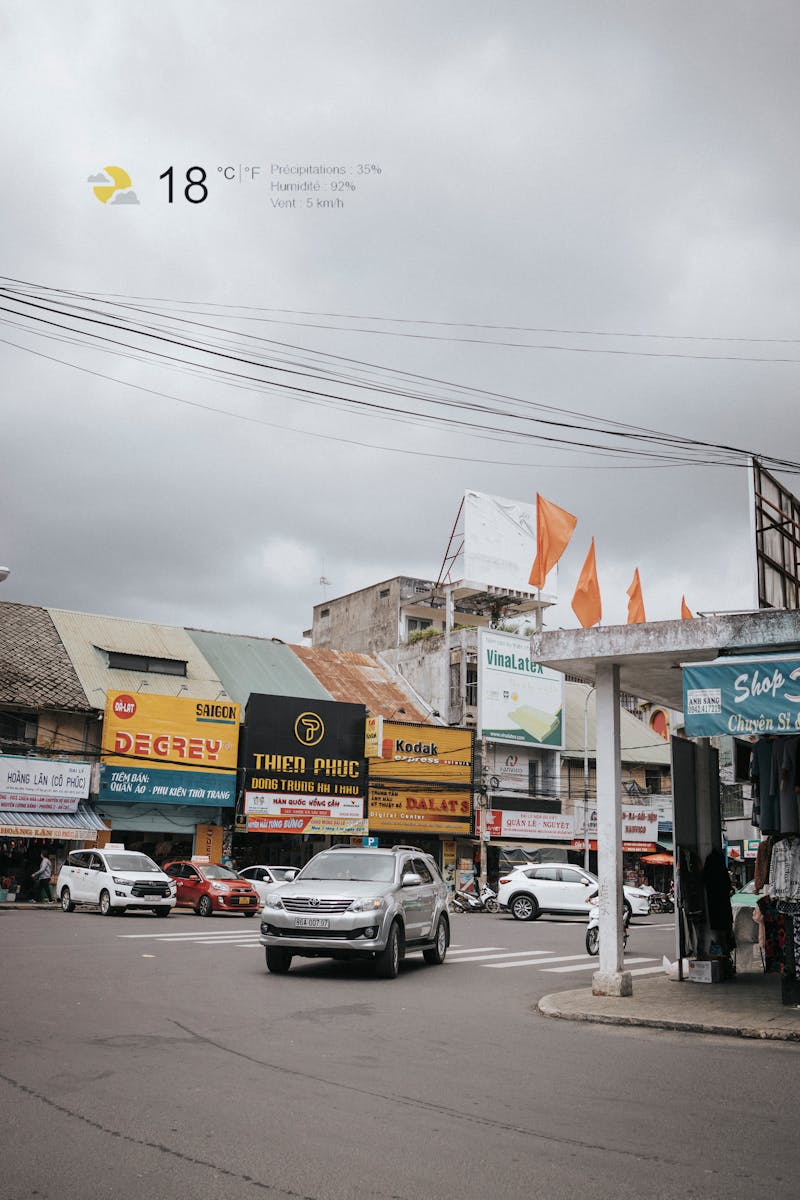 Mẹ dịu dàng chăm sóc con