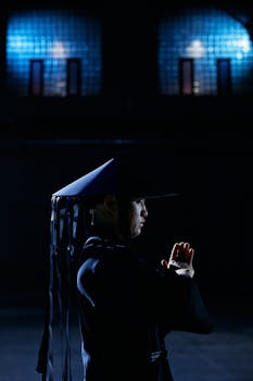 A cosplayer portraying Raiden poses under dramatic studio lighting.