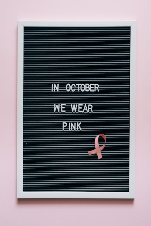 Бесплатное стоковое фото с в октябре мы носим розовое, вертикальный выстрел, доска объявлений
