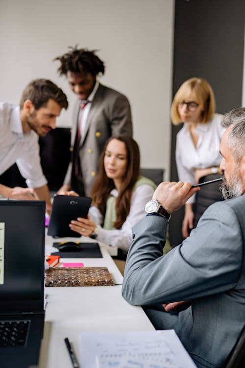 Darmowe zdjęcie z galerii z biuro, coworking, koledzy