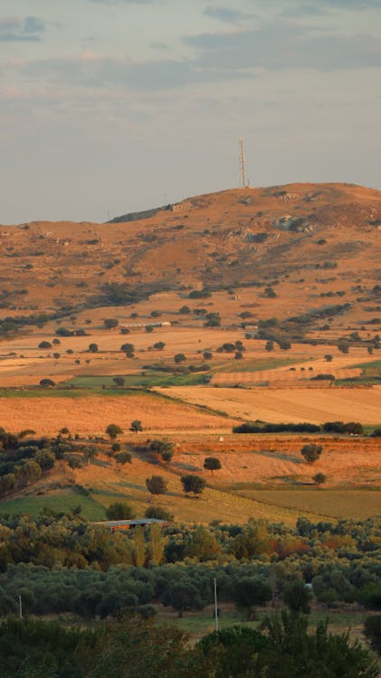 Gratis stockfoto met akkerland, berg, boerderij