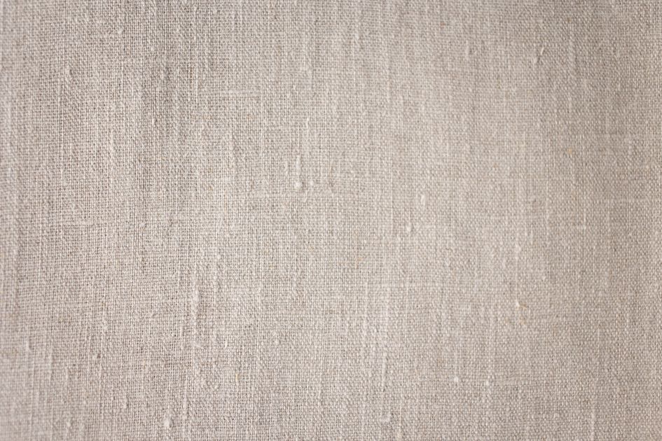 Bề mặt vải linen macro thể hiện rõ cấu trúc sợi dệt thô không đều đặc trưng của sợi lanh