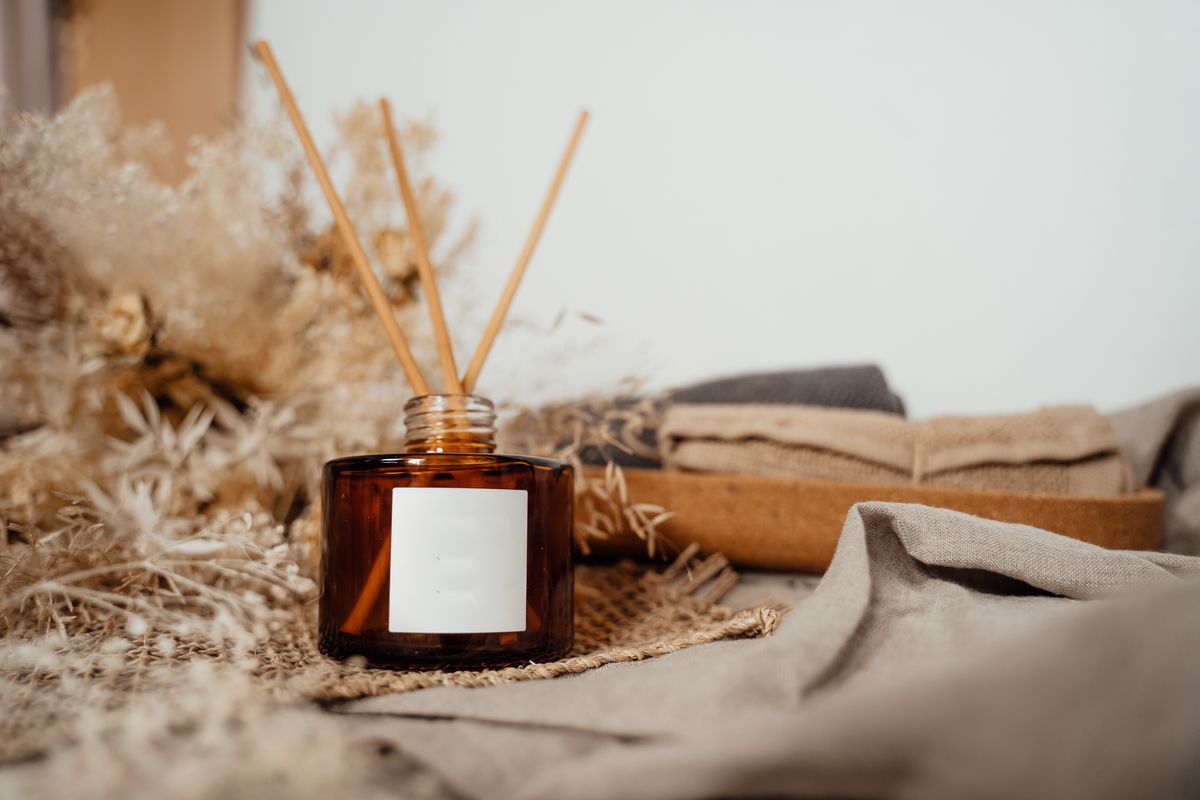 Amber Woods Reed Diffuser, 200 ml alternate view