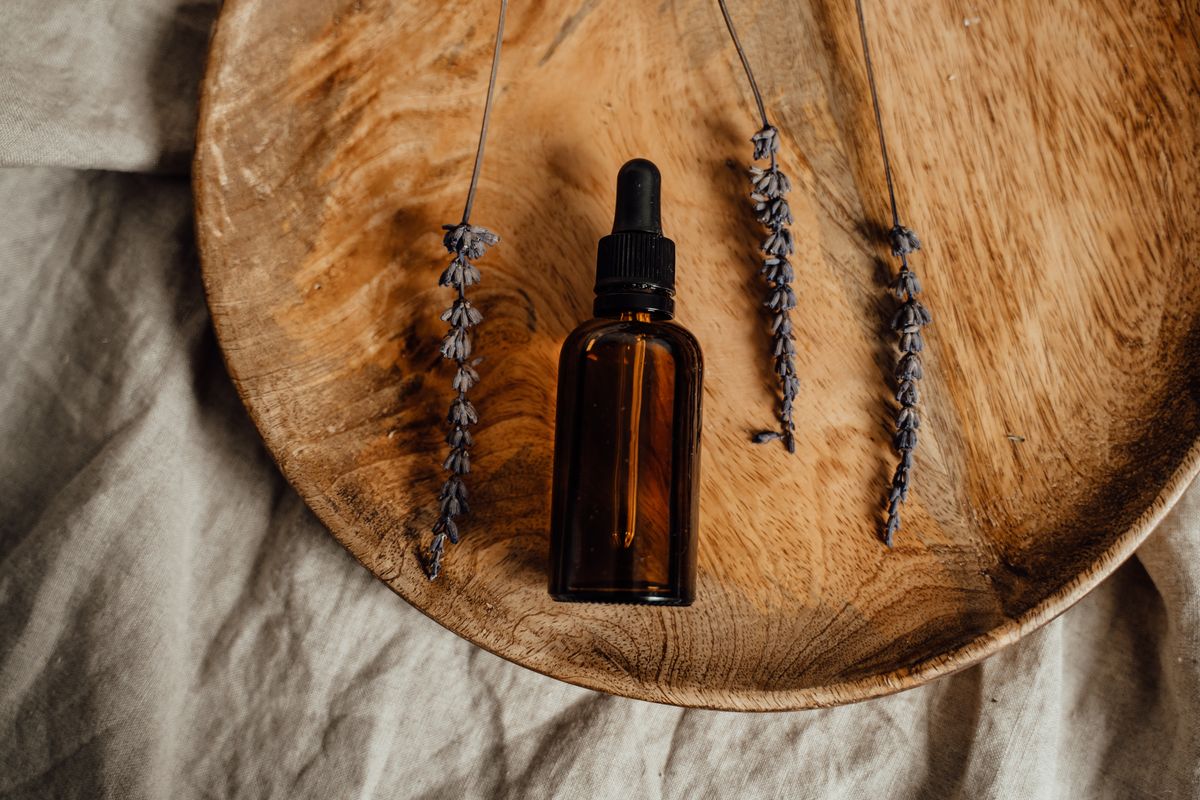 Huiles essentielles pour dormir : lesquelles choisir ? - Comment utiliser les huiles essentielles pour dormir ?