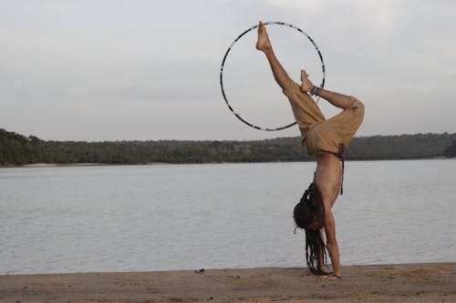 Kostenloses Stock Foto zu balance, dreadlocks, handstand