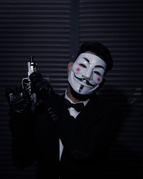 Kostenloses Stock Foto zu anonym, festhalten, maske