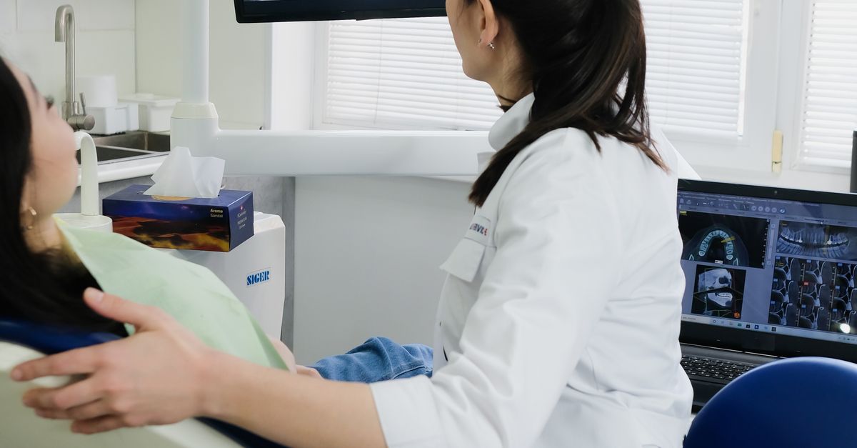 5 Best SEO tools for Dentists in 2026 (With AEO/GEO Support)