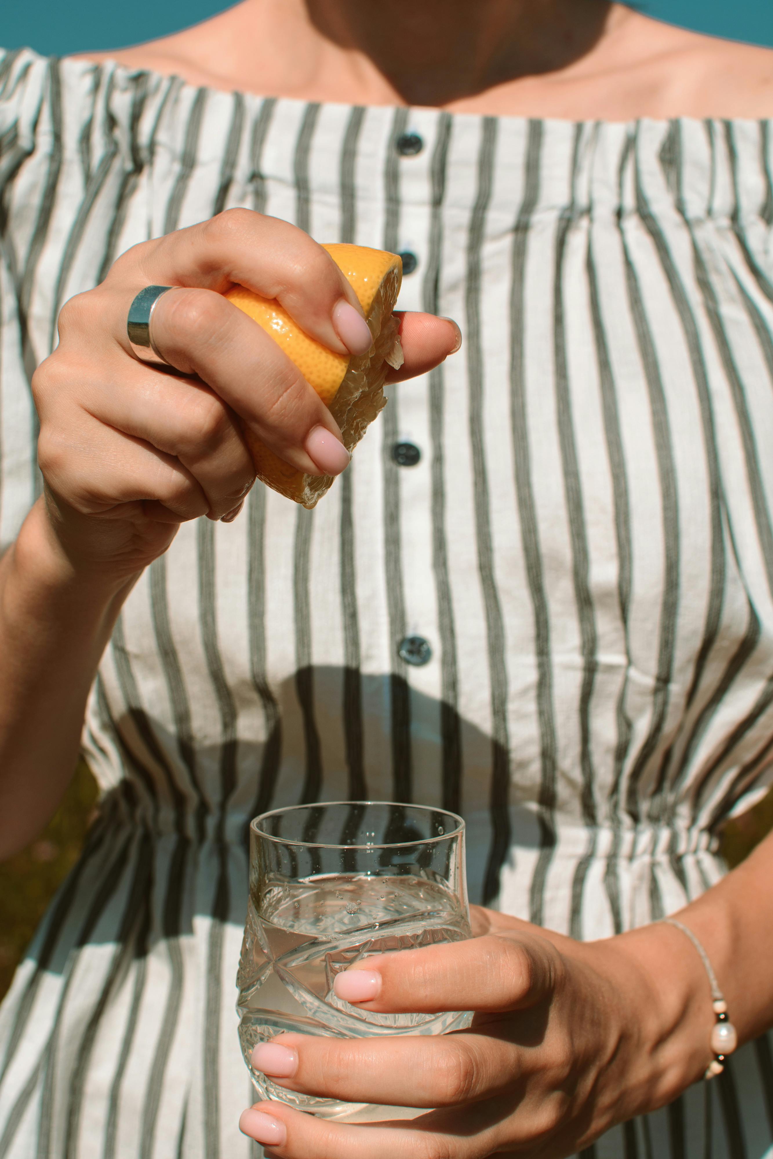 What happens to your bladder when you drink lemon water?