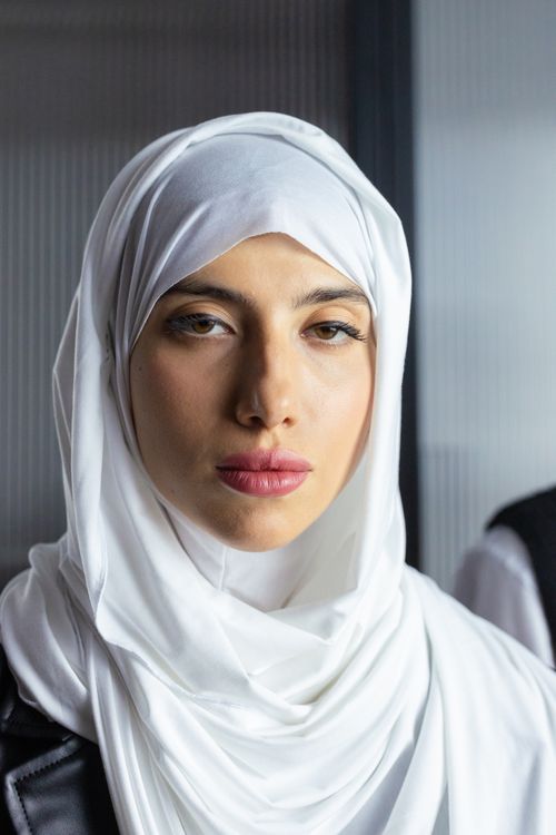 Free Captivating portrait of a woman wearing a white hijab, showcasing grace and elegance. Stock Photo