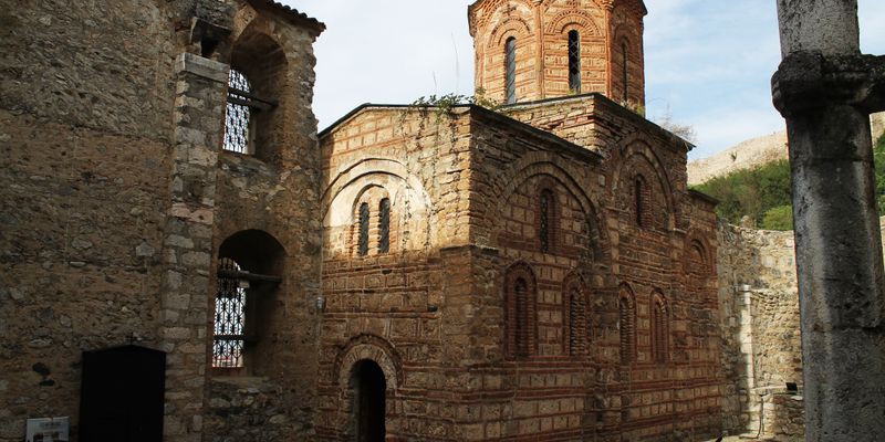 Una iglesia ortodoxa medieval en Prizren, Kosovo