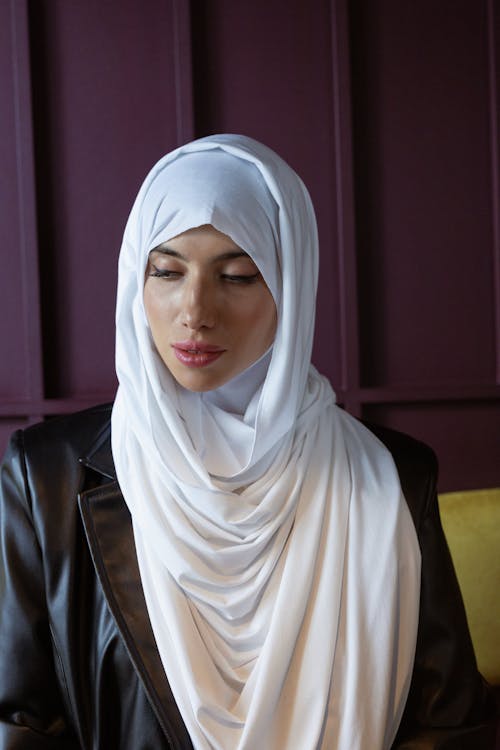 Free Woman Wearing White Hijab Stock Photo