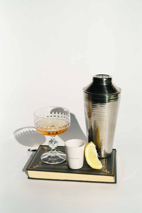 Bezpłatne Darmowe zdjęcie z galerii z alkohol, aromatyczny, białe tło Zdjęcie z galerii