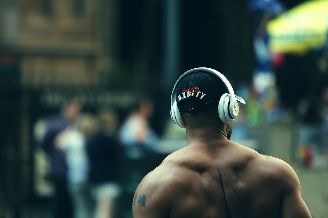Free Selective Focus Photography of Man in Headphones and Cap Stock Photo