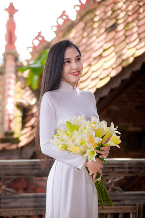 Free Bride Holding Flower Bouquet  Stock Photo