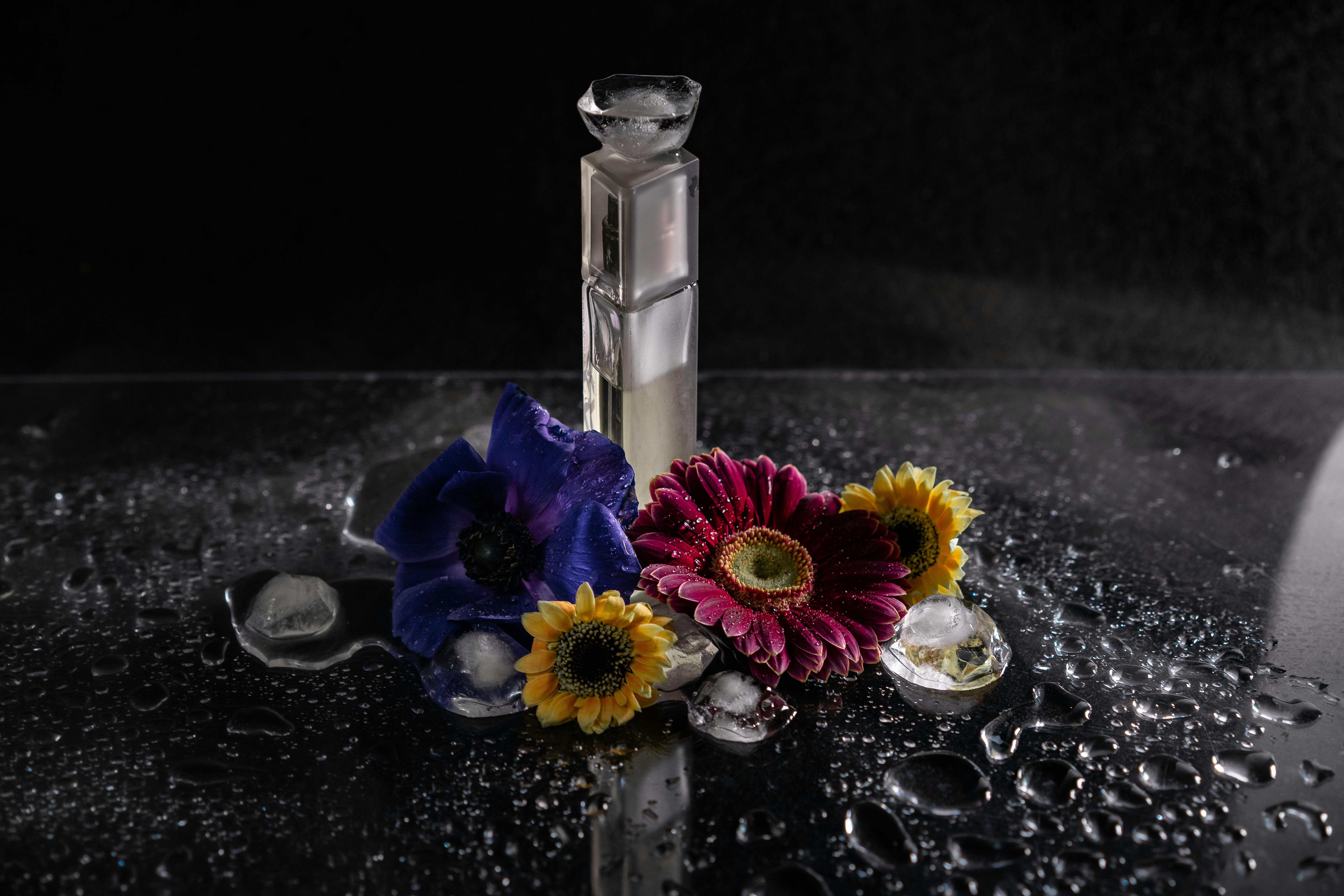 Lalique ブランドの香水ボトル