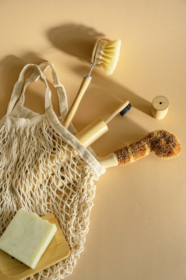 Brushes with Wooden handle in the Net Bag