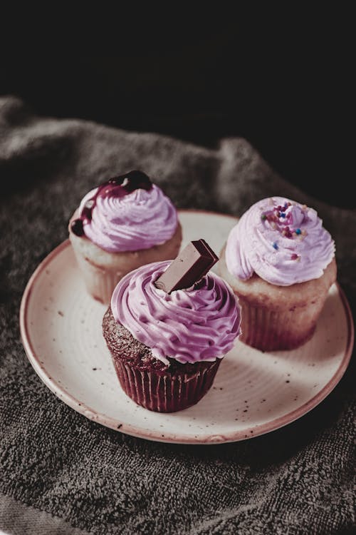 Sweet cupcakes with cream on plate