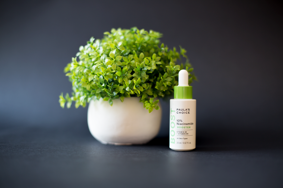 Does Niacinamide Actually Fade Dark Spots? Dermatologist Evidence (2026)