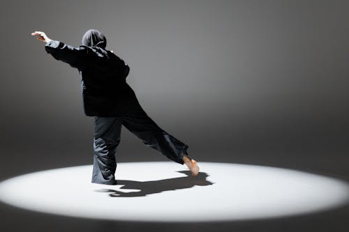 Free Person in Black Hoodie and Black Pants Dancing Stock Photo