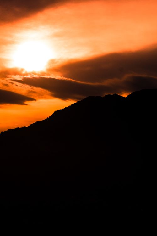 Free Captivating silhouette of a mountain against a dramatic sunset sky in México. Stock Photo