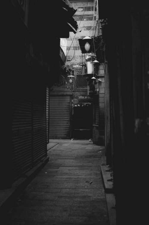 Free Black and white photo of a deserted alley in El-Gamaleya, Cairo, capturing a moody atmosphere. Stock Photo