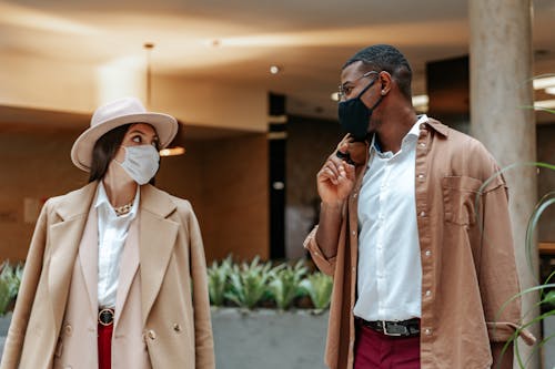 Foto d'estoc gratuïta de conversa, distanciament social, dona