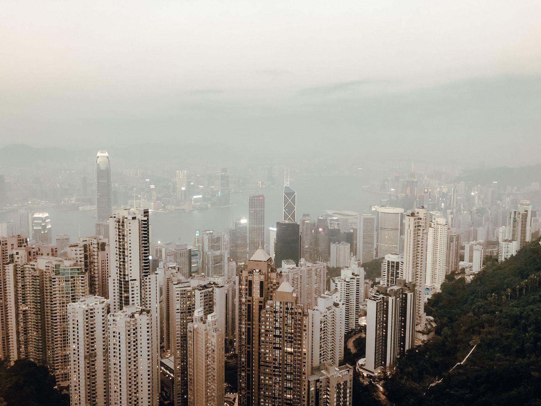 Menikmati Pemandangan Menakjubkan di Victoria Peak, Hong Kong: Panduan Lengkap untuk Wisatawan Indonesia